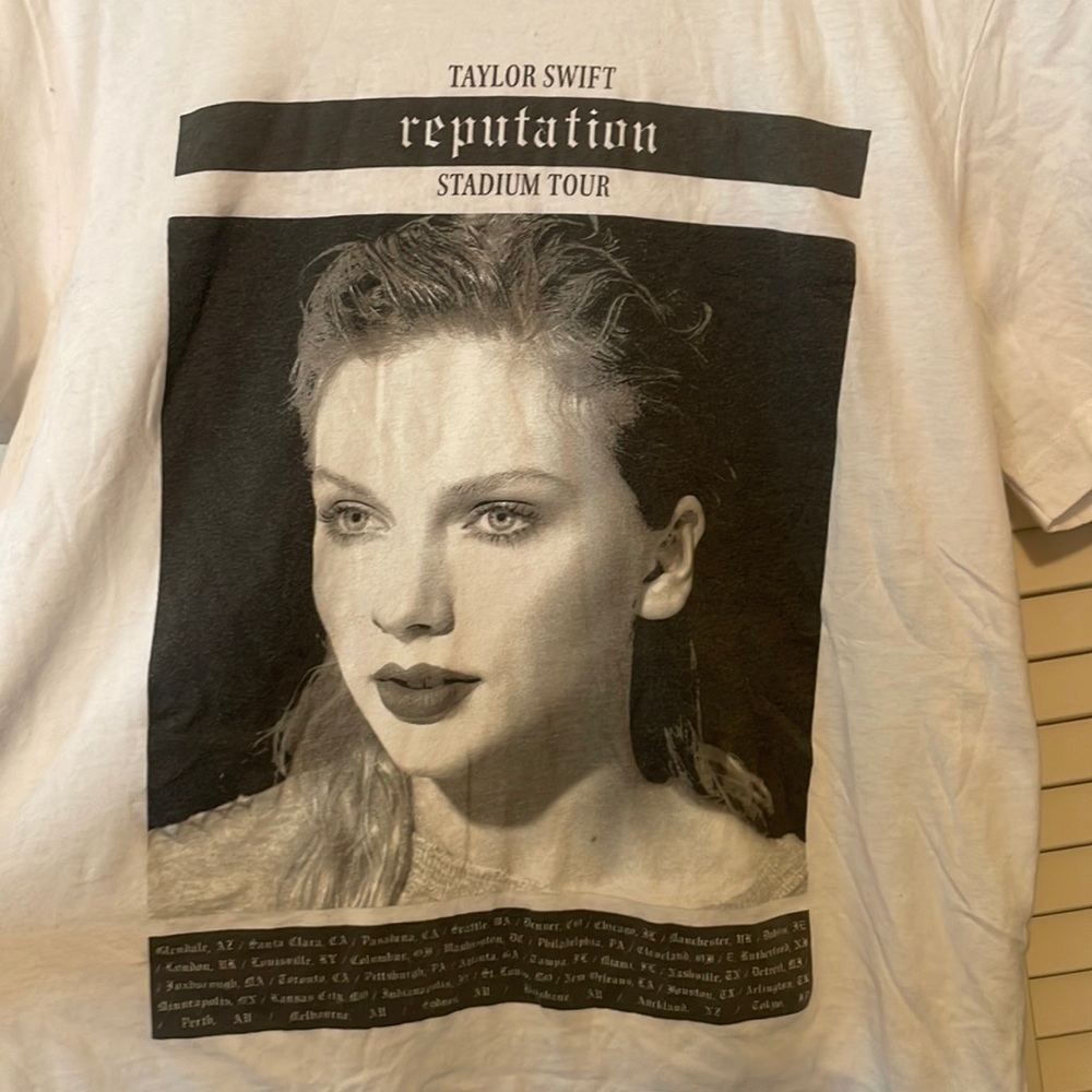 Taylor swift t shirt